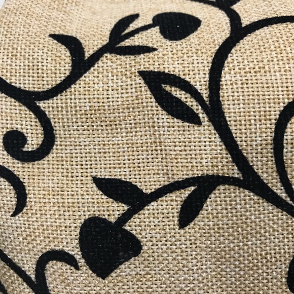 Table Runner - Picture 5 of 6